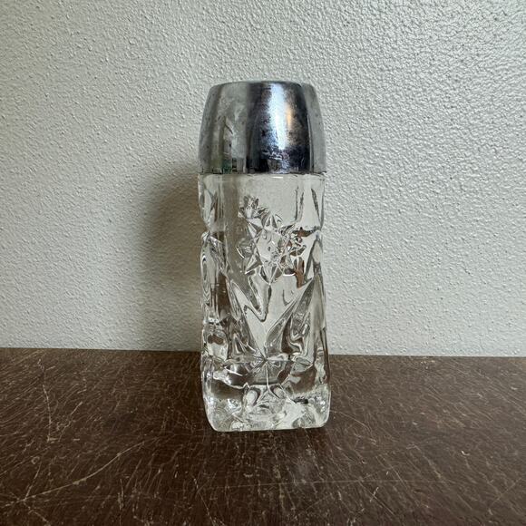 Anchor Hocking Pressed Glass Salt Pepper Shaker Silver Chrome Plastic lid SINGLE - Picture 2 of 8